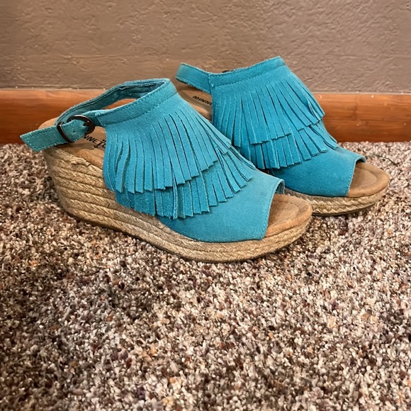 Minnetonka fringe wedges Turquoise 7! - Picture 3 of 8